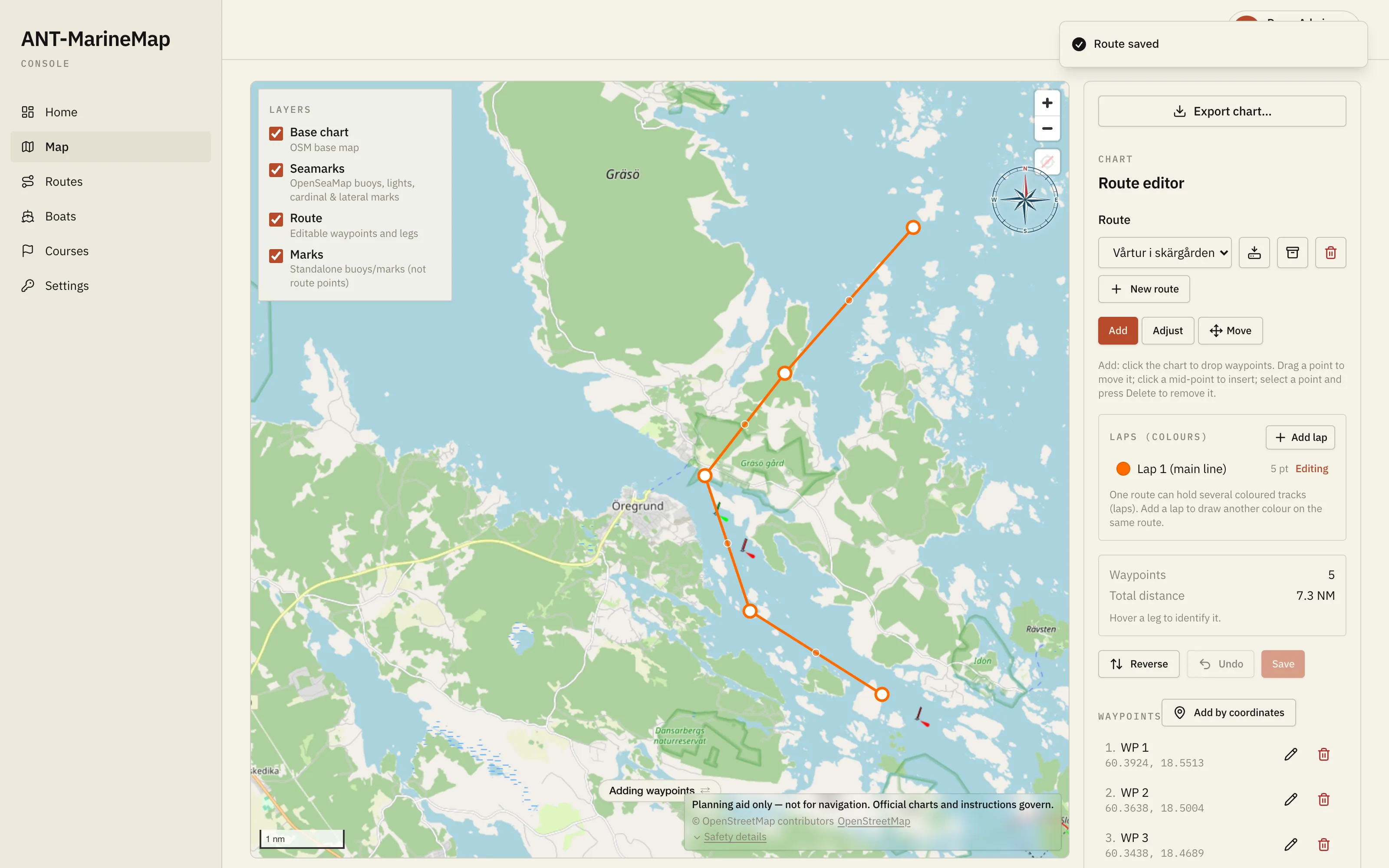 ANT-MarineMap i webbläsaren, en rutt ritad på ett sjökort med bojar och fyrar.